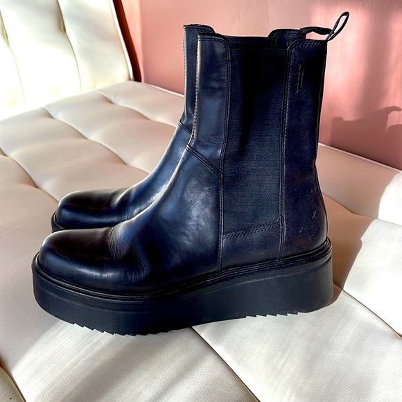 Vagabond Shoes - Vagabond Tara leather black flatform shoe boot booties great condition 40/9.5 🖤